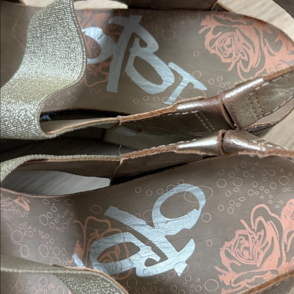 OTBT Bushnell Wedge in a metallic pewter color size 10M leather summer spring